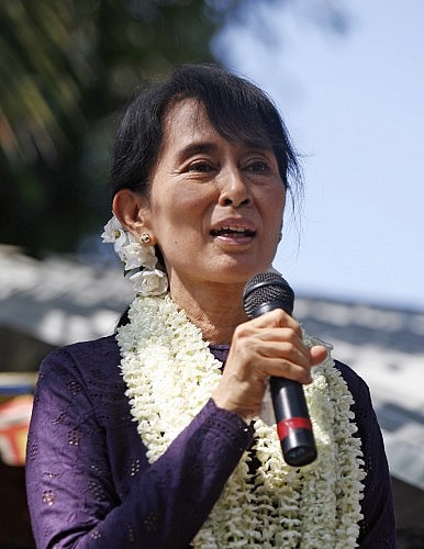 Myanmar’s Opposition Leader Seeks ‘Landslide’ Win in Upcoming Polls
