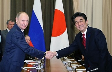 Abe and Putin May Meet in November