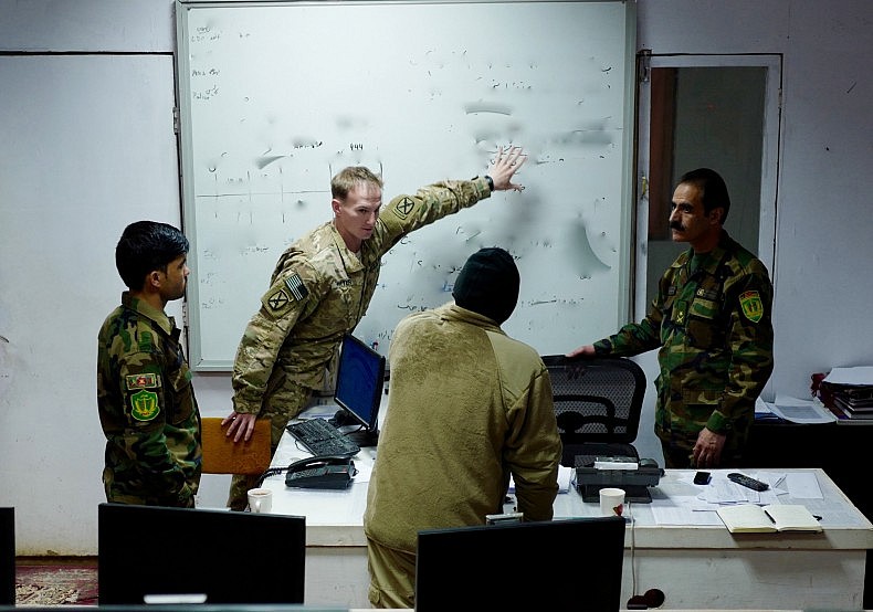 First Lieutenant David Witter and Major Nuzir in the Tactical Operations Center of the 205th Corps. Photo by Franz-Stefan Gady.