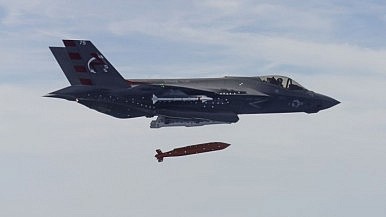 F-35 Drops 1000 Pound Bomb