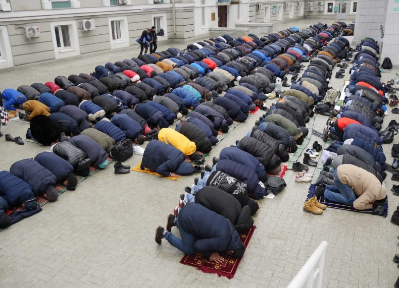 Friday prayers at the Cathedral Mosque in Moscow, Russia. Image by Iris Oppelaar.