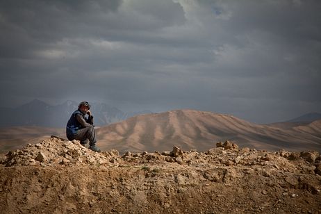 A Kuchi nomad, surveying his herd (Bamiyan) A Kuchi nomad, surveying his herd (Bamiyan)
