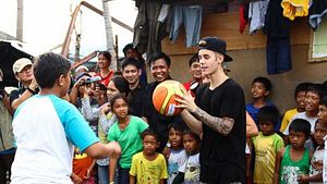 Justin Bieber Surprises Philippine Typhoon Victims With Secret Visit
