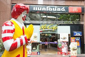 Fast Food Outlets Cash in On “Bangkok Shutdown”