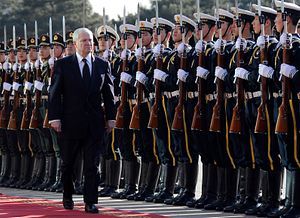 Robert Gates Worries About China&#8217;s Growing Military