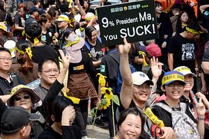 Hundreds of Thousands Protest Against Trade Pact in Taiwan