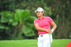 Asian Grip on Women’s Golf Slips