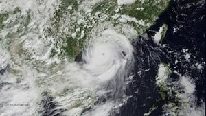 Typhoon Rammasun Hits Philippines, China