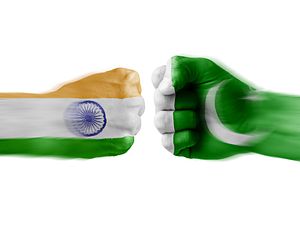 China&#8217;s Choice: India or Pakistan?
