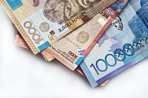 Amid Economic Woes, Kazakhstan Loosens Grip on Currency