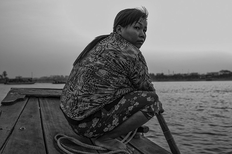 Giau helps navigate the boat up the river. Photo by Gareth Bright.