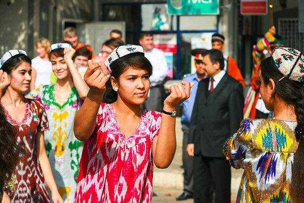 Таджики кто по религии. Женщины Таджикистана. Душанбе девушки.