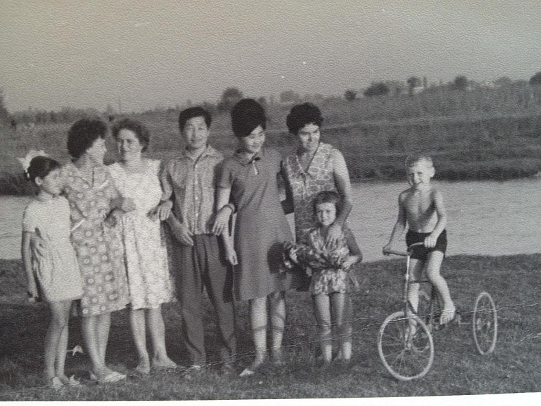 A true friendship of people in Tashkent in the late 1960s: Russians, Tartars and Koreans together, having rest near the Karasu river.