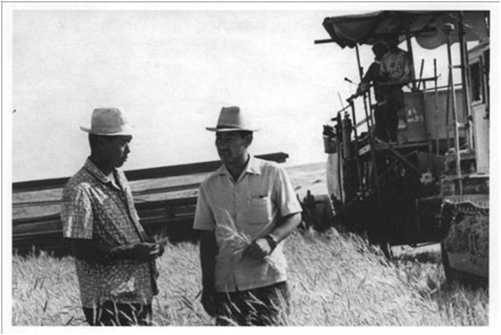 The second generation of proud Uzbek Korean kolkhoz farmers. Courtesy of Victoria Kim.