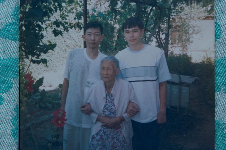 Galina Lee and her grandchildren. Courtesy of Victoria Kim.