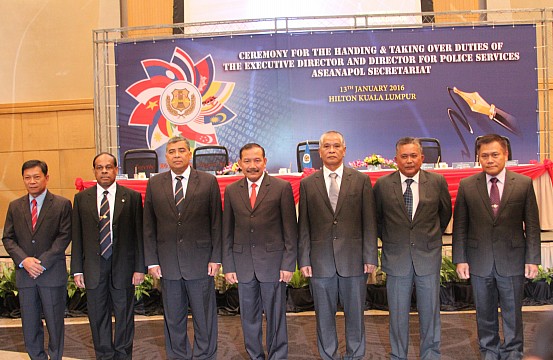 the duties of the diplomat As the chief diplomat, the president appoints american diplomats and ambassadors he also receives ambassadors from countries around the world he has the power to make the foreign policy of the united states being a. the duties of the diplomat As the chief diplomat, the president appoints american diplomats and ambassadors he also receives ambassadors from countries around the world he has the power to make the foreign policy of the united states being a.