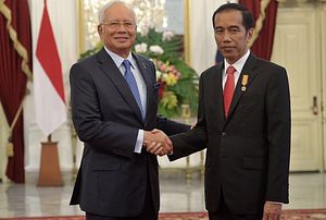 Indonesia, Malaysia Boost Military Ties in Islamic State Terror Fight