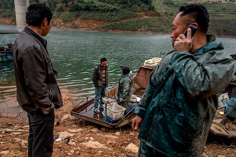 Fishermen prepare to offload their morning's catch on a Lancang (Mekong) tributary in Jingling, Yunnan, China. Photo by Luc Forsyth.