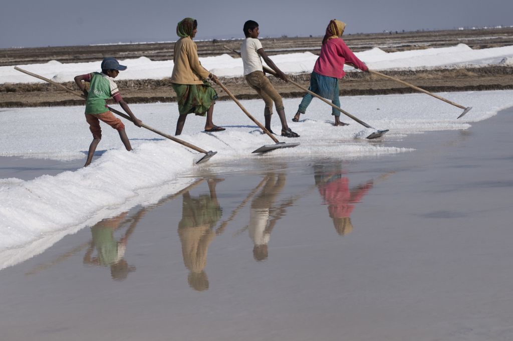 the-salt-farmers-of-the-rann-of-kutch-the-diplomat