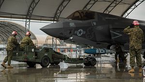 Japan: US Marine Corps F-35B Fighter Jets Gearing up for Combat