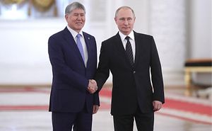 On Trip to Russia, Kyrgyz President Atambayev Sings Putin&#8217;s Praises