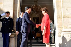 Singapore, France Strengthen Defense Ties in Macron Era Amid Uncertainty