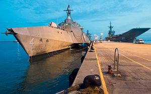 US-Vietnam Defense Ties in the Spotlight with Warship in Cam Ranh