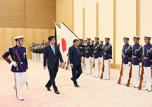 Japan, Philippines Boost Defense Ties in Duterte-Abe Summit