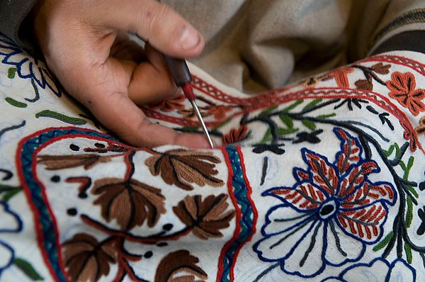 Hanging By A Thread: The Dying Art Of Kashmir Weaving – The Diplomat