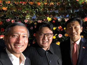 Kim Jong-un&#8217;s Night Out in Singapore: A Selfie and a Skyline