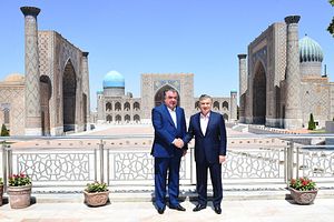 Tajikistan&#8217;s President Makes Historic Visit to Uzbekistan