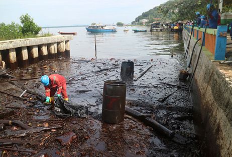 The Oil Spill in Indonesia Will Cost PT Pertamina – The Diplomat