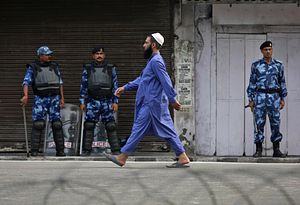 Indian-Controlled Kashmir Under Strict Lockdown for 9th Day