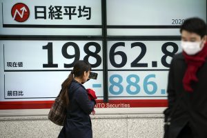 Japan&#8217;s Economy Shrinks 7 Percent in Last Quarter, Risks Recession