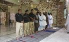 Mosques Stay Open in Pakistan Even as Virus Death Toll Rises