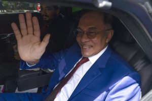 Malaysia&#8217;s Anwar Meets King in Bid to Form New Government
