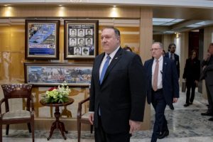 Pompeo Concludes Anti-China Tour in Vietnam