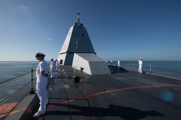 Kapal Perusak Zumwalt Angkatan Laut AS Akan Bawa 12 Senjata Hipersonik pada 2025 – The Diplomat