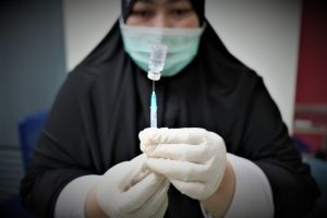 Indonesia Mulai Mendistribusikan Booster Shot saat Omicron Membuat Terobosan