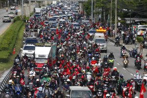 Bangkok ‘Car Mob’ Renews Call for Thai PM&#8217;s Resignation