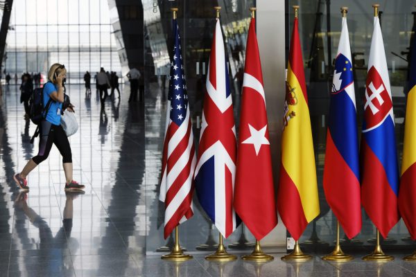 Orang Eropa dan Amerika Terbagi dalam Hubungan Transatlantik – The Diplomat