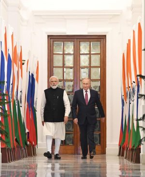 هند پوتین را می پذیرد زیرا روابط خود را با روسیه و ایالات متحده متعادل می کند
