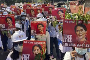 La peine d'Aung San Suu Kyi, ça compte.  Nous ne pouvons pas oublier le Myanmar.