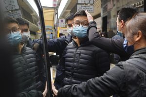 Raid de la police de Hong Kong dans un journal pro-démocratie, arrestation 6