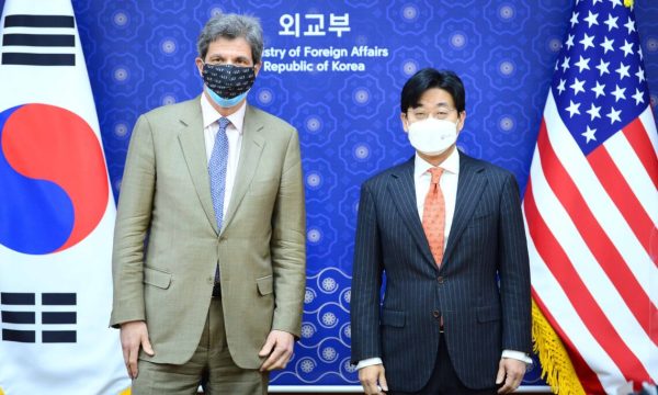 Akankah Korea Selatan Bergabung dengan Upaya AS untuk Mengisolasi Rantai Pasokan Dari China?  – Sang Diplomat
