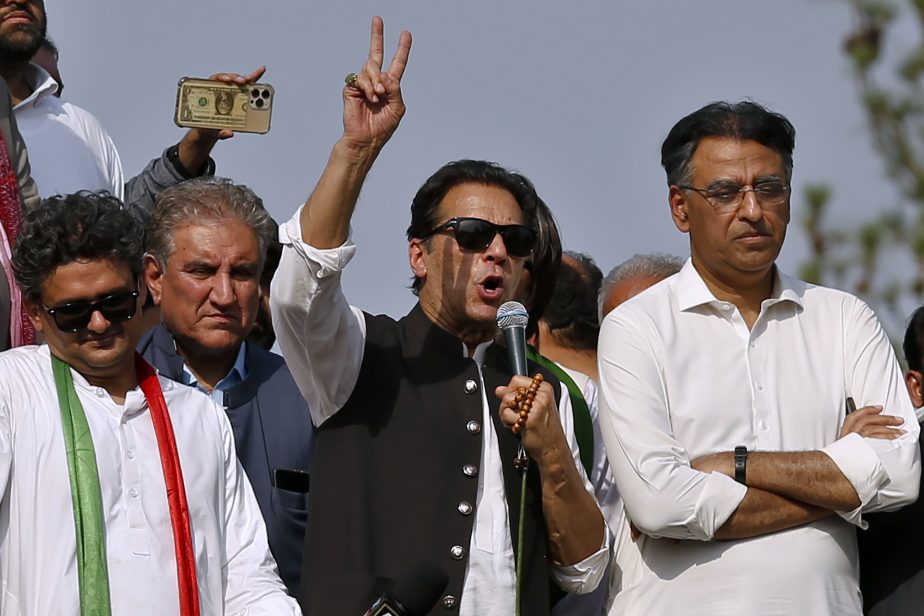 Imran Khan Pauses Long March To Islamabad – The Diplomat