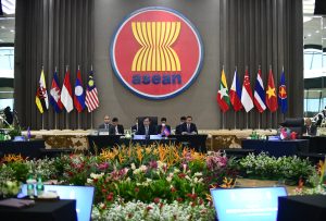 Hun Sen Adds Some Bite to Upcoming ASEAN Summits