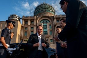 Malaysia&#8217;s Anwar Mulling Crucial Cabinet Appointments