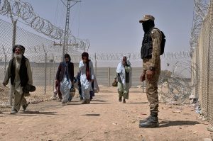 Women, Kids Among 1,200 Afghan Migrants Jailed in Pakistan