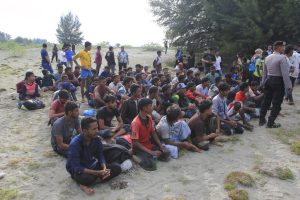 Boat Carrying 184 Rohingya Refugees Lands in Western Indonesia